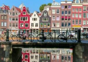 Dutch-real-estate-canal-houses